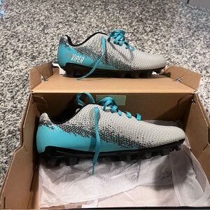 New size 4 kids cleats